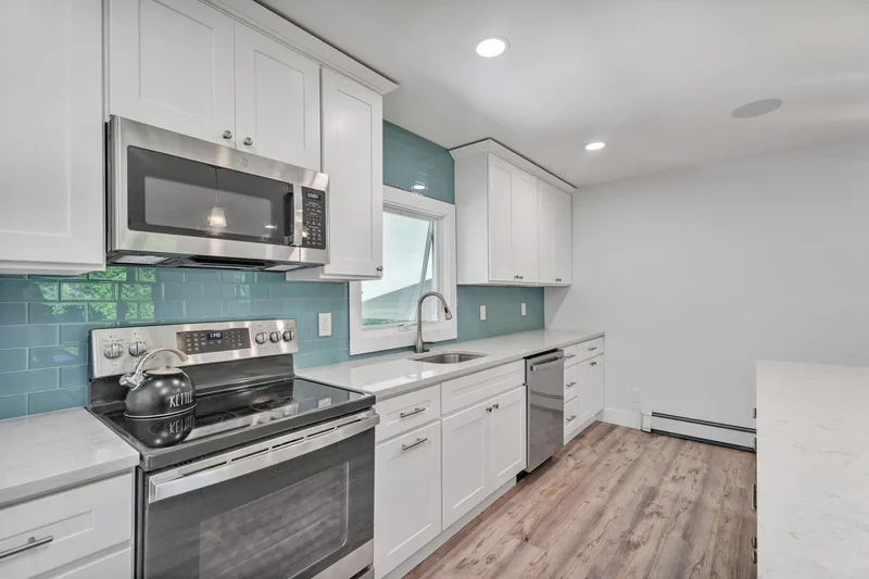 35 Suffolk Rd, Hampton Bays, New York, United States. - Photo 18