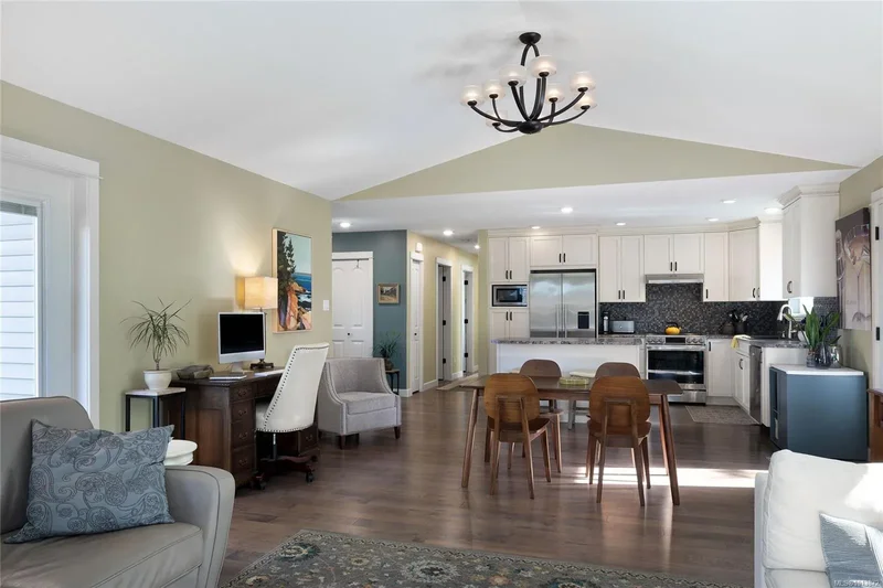 2065 Morello Pl, Courtenay, British Columbia, Canada. - Photo 16