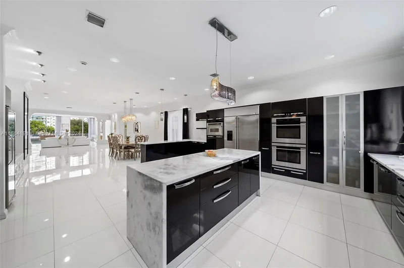 19555 NE 37th Ave, Aventura, Florida, United States. - Photo 24