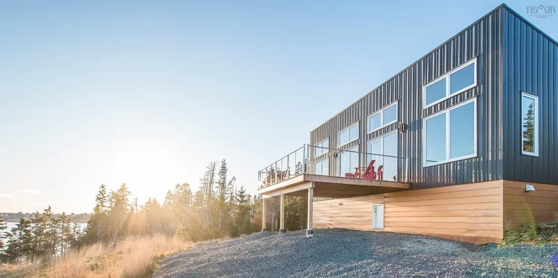The Black Pearl - New Contemporary Build - Oceanfront