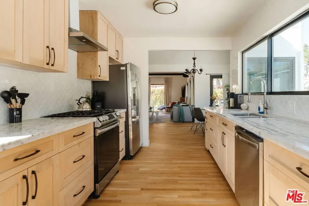 2060 High Tower Drive, Los Angeles, California, United States. - Photo 10
