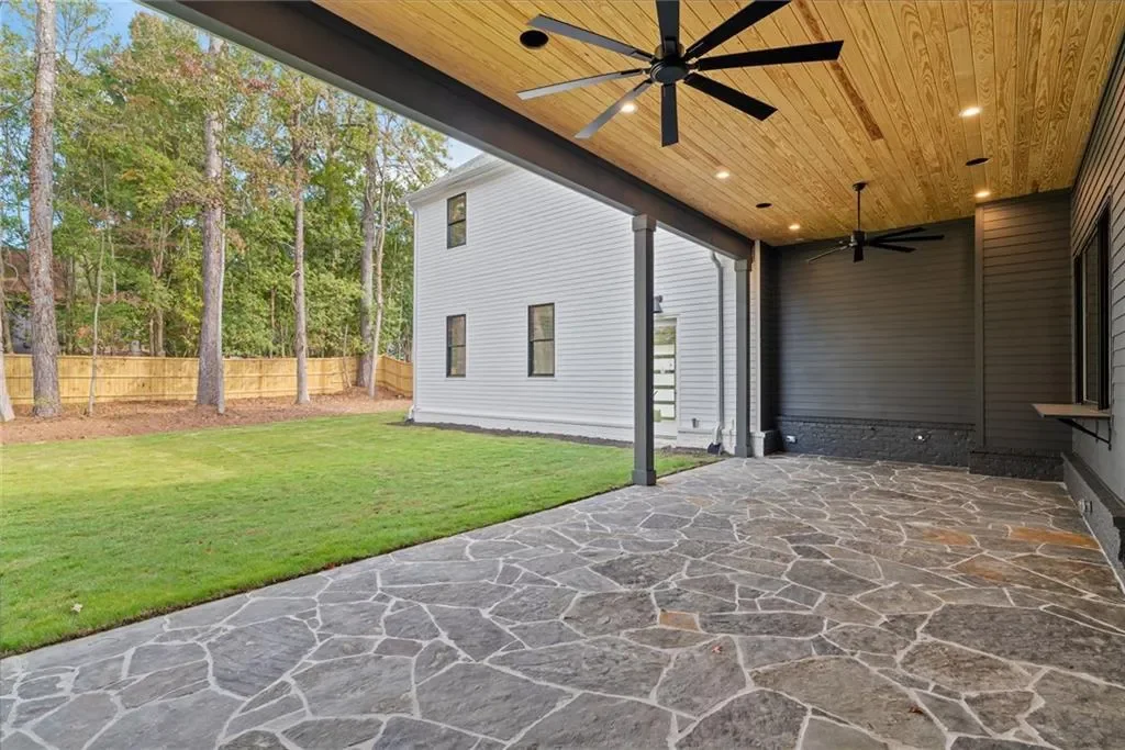 Exterior photo 8