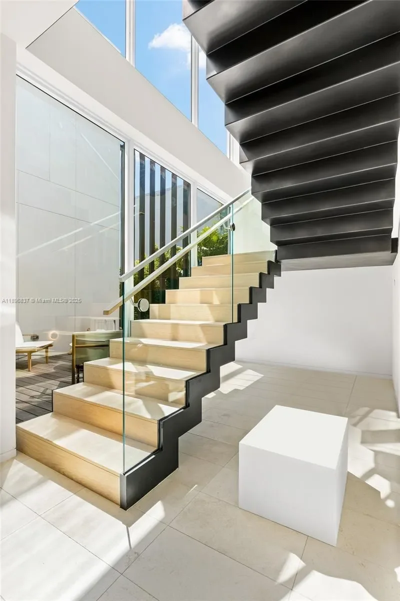 1081 W 48th St, Miami Beach, Florida, United States. - Photo 26