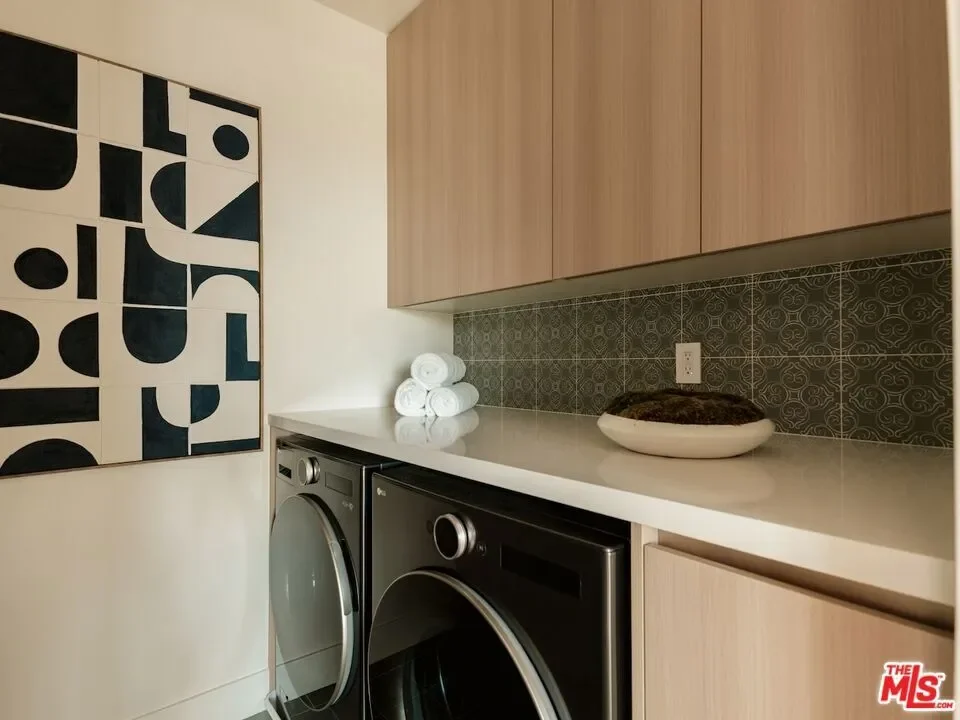 3629 Rosewood Avenue, Los Angeles, California, United States. - Photo 18