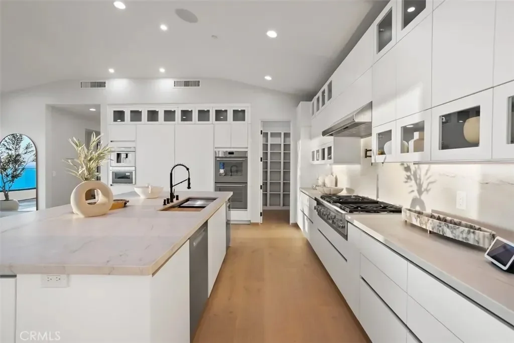 31 N Vista De Catalina, Laguna Beach, California, United States. - Photo 37