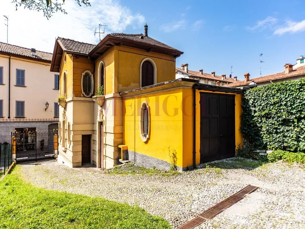 Via 1º Maggio, Oggiono, Lombardy, Italy. - Photo 14