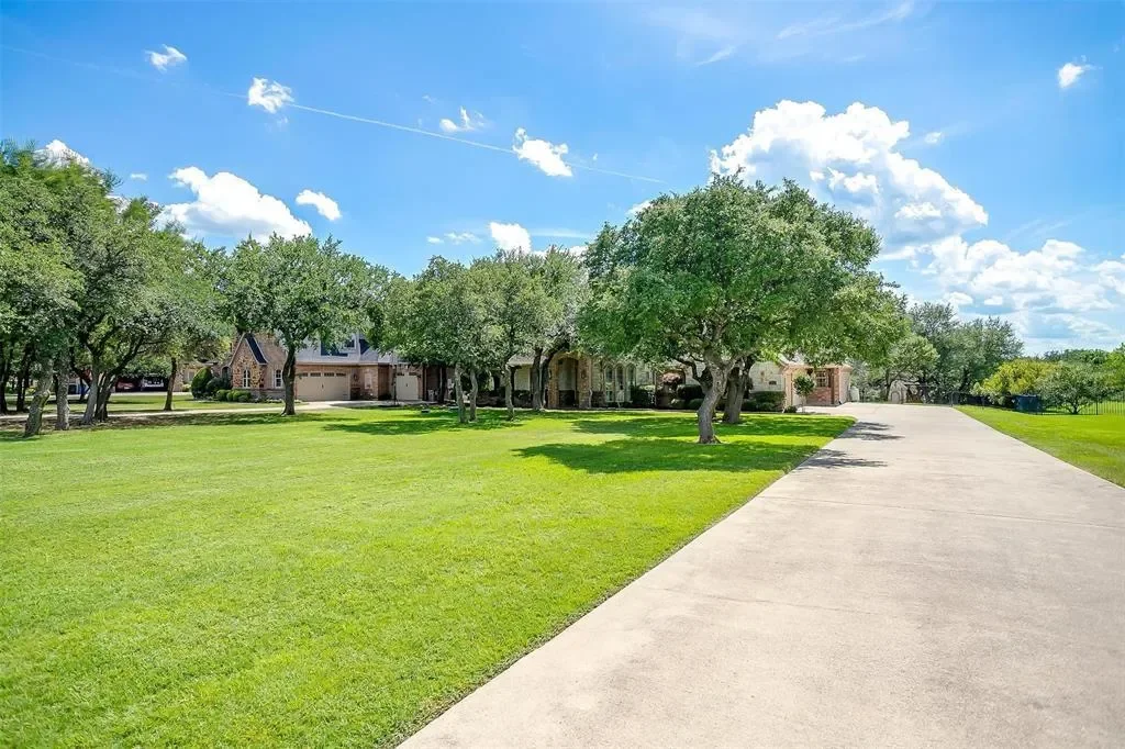 9549 Dickson Road, Fort Worth, Texas, United States. - Photo 2