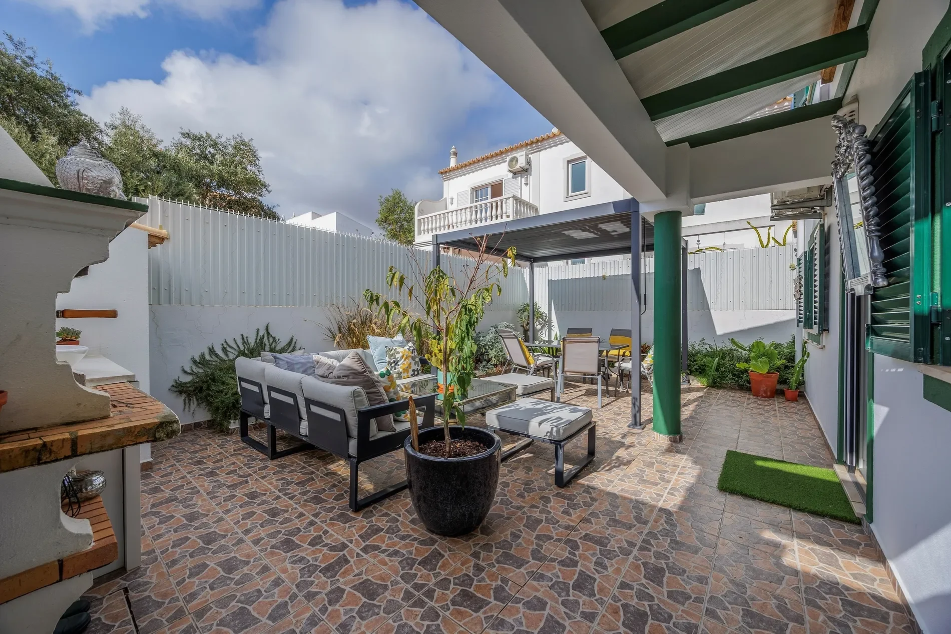 Exterior photo 10