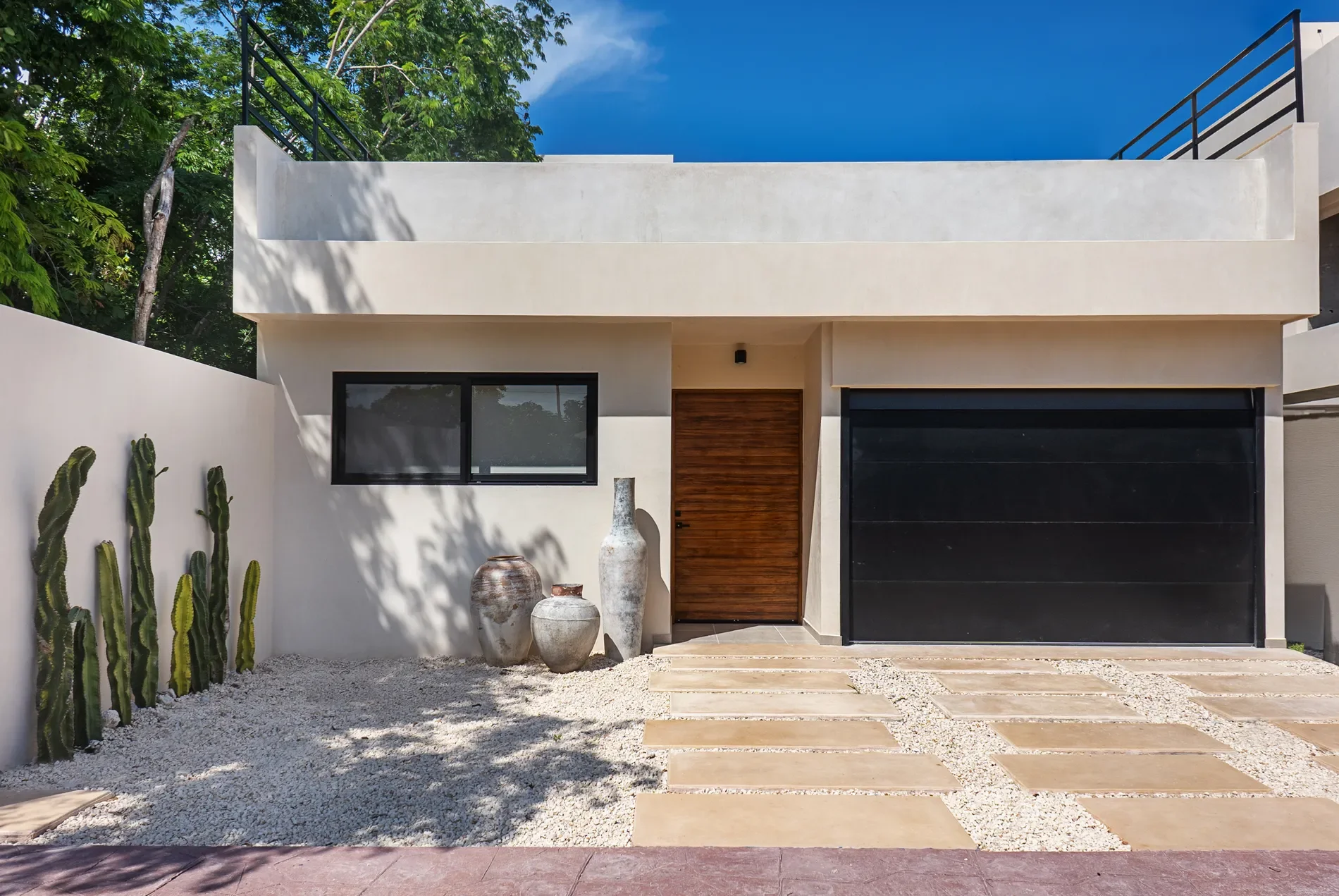 Exterior photo 4