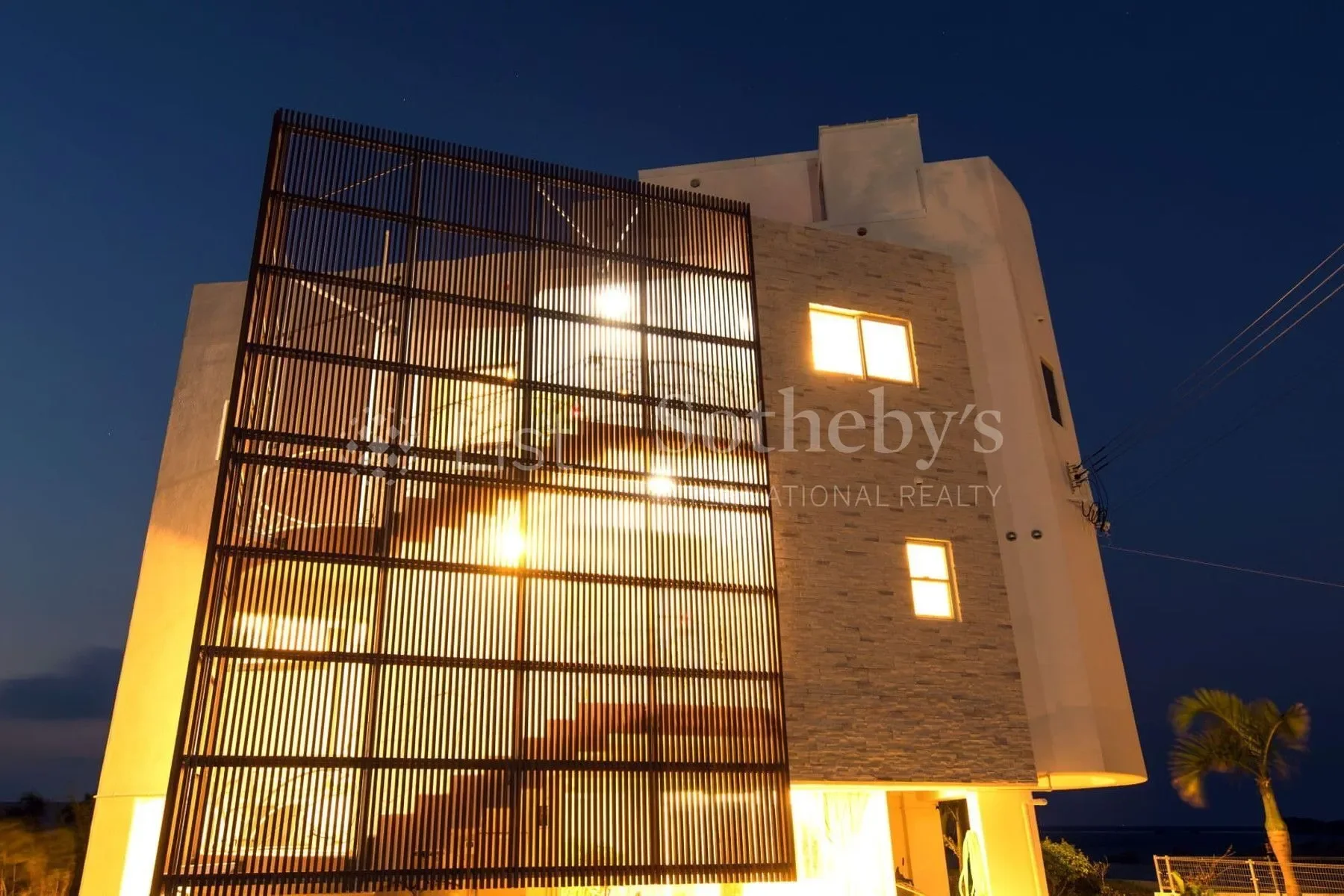 Exterior photo 3
