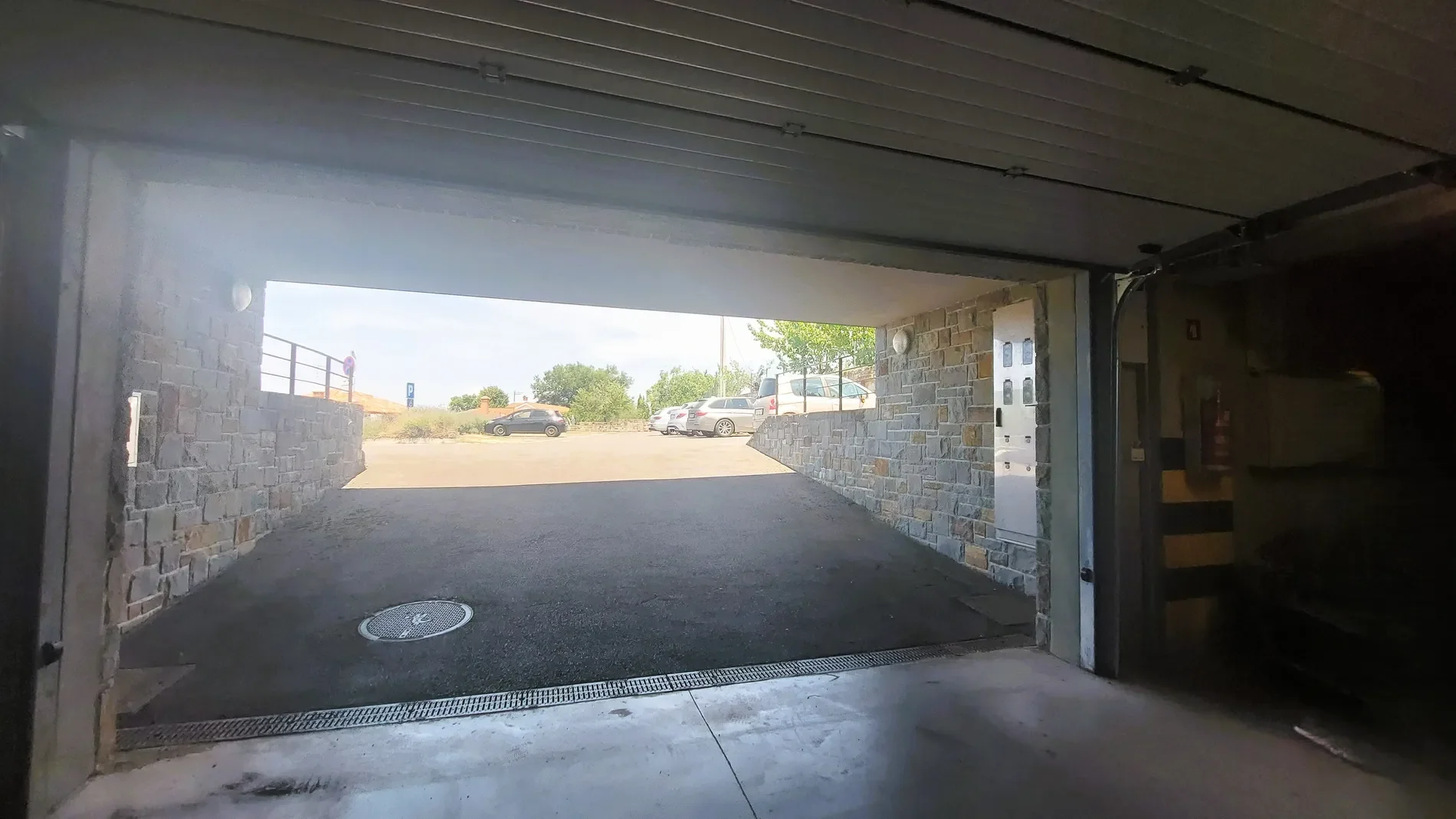 Exterior photo 10