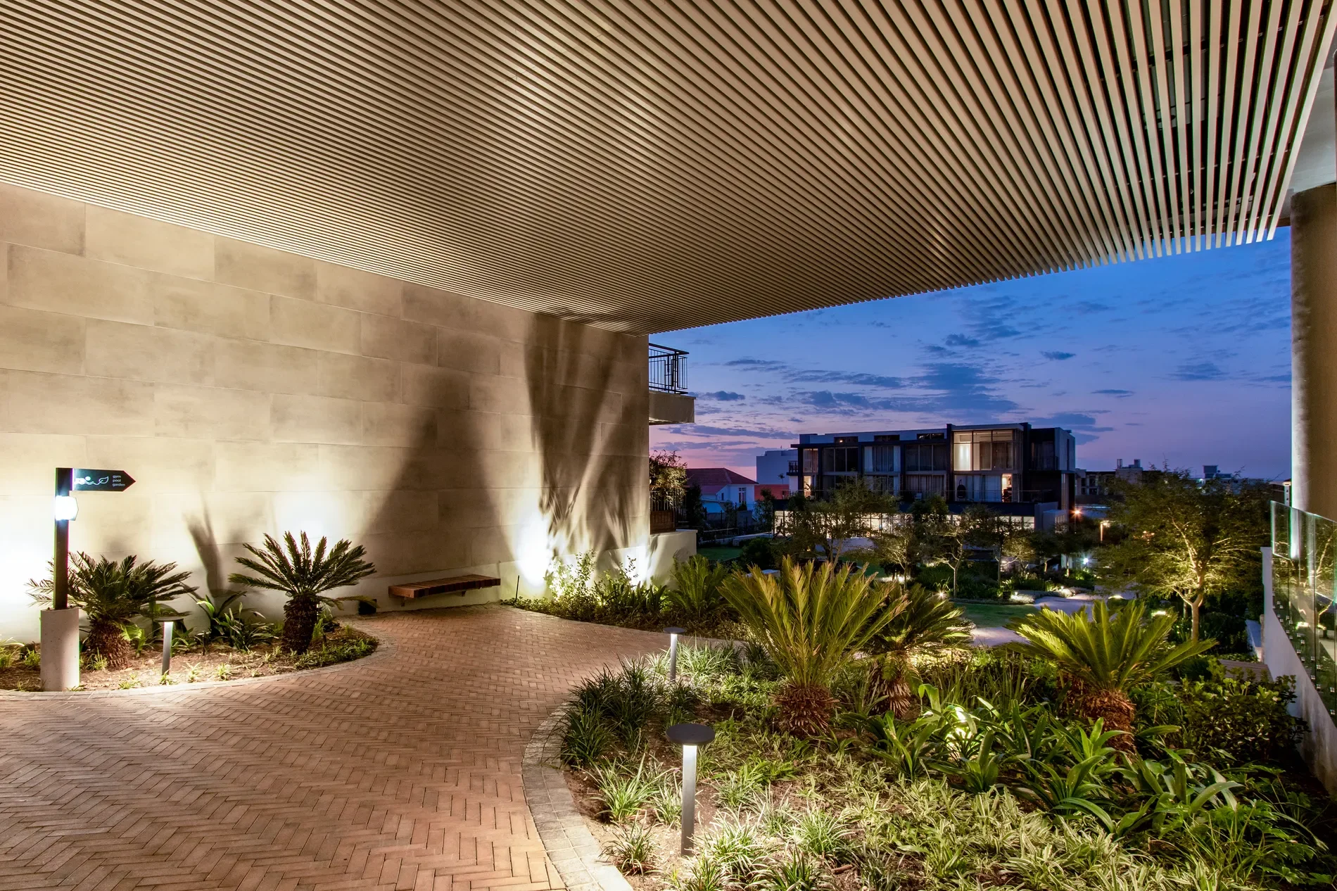 Exterior photo 4