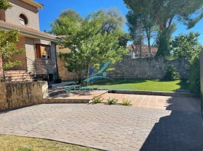 Exterior photo 5