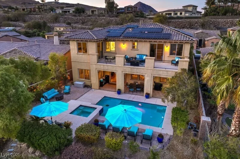 Single Family Residence in Henderson