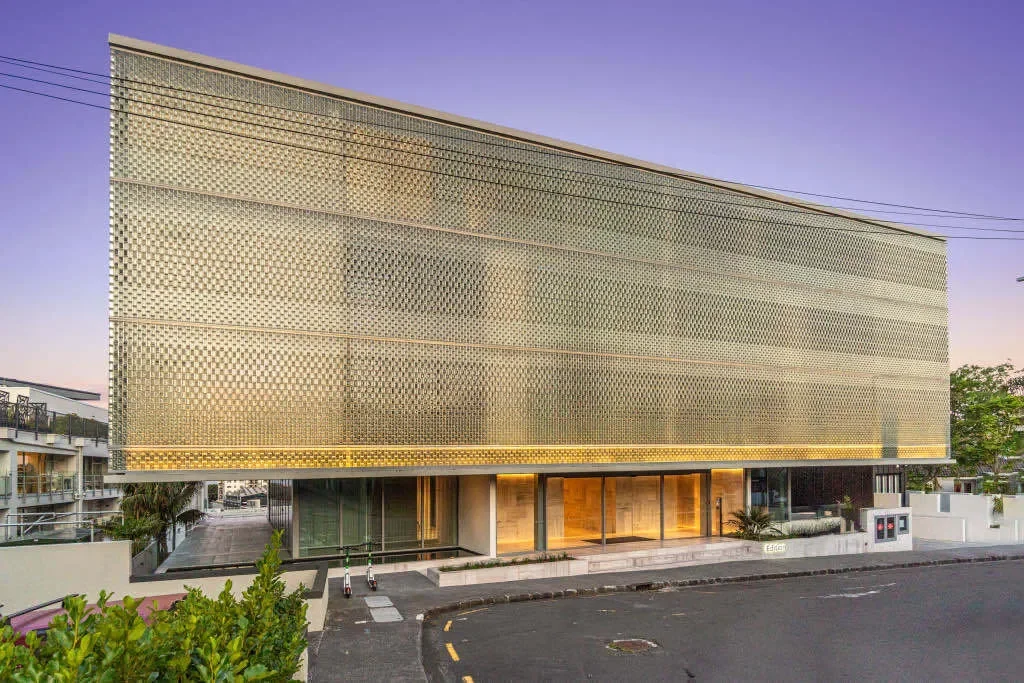 Exterior photo 8
