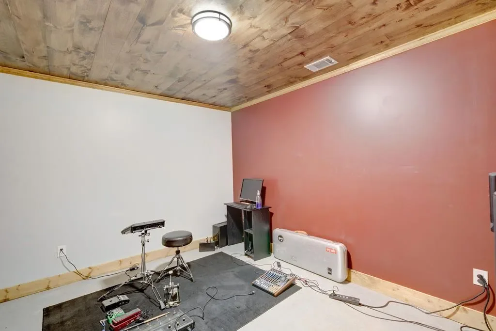 211 W Oakcrest Drive, Blue Ridge, Georgia, United States. - Photo 54