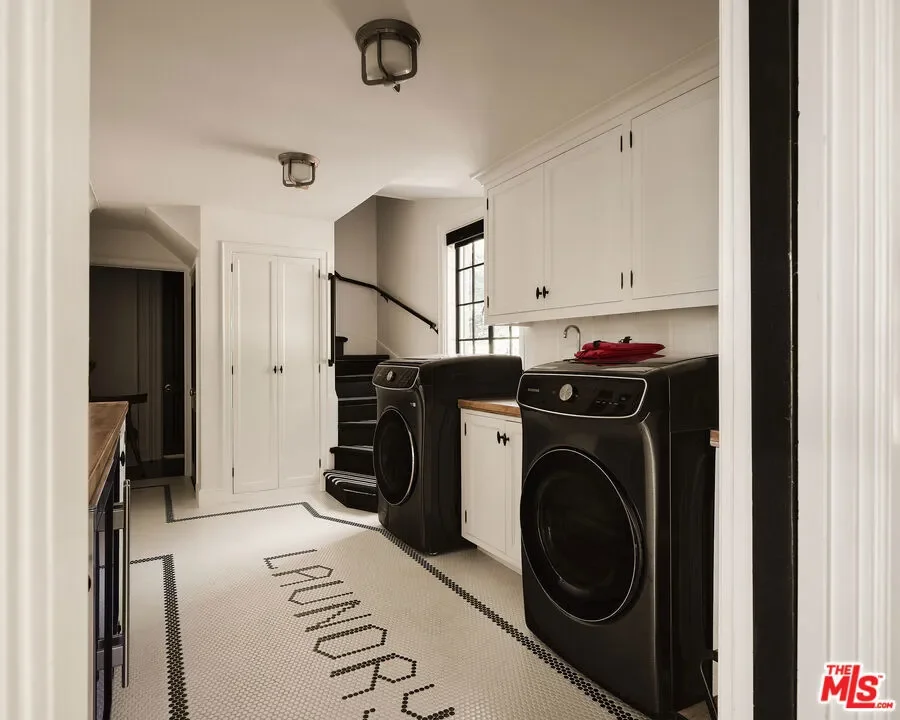 1141 Maroney Lane, Los Angeles, California, United States. - Photo 2