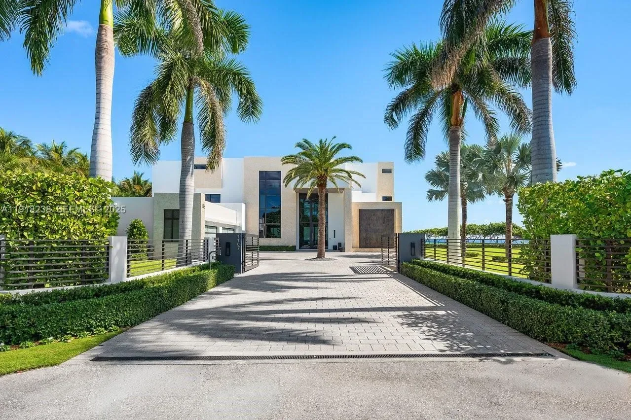 1107 Hillsboro Mile, Hillsboro Beach, Florida, United States. - Photo 59