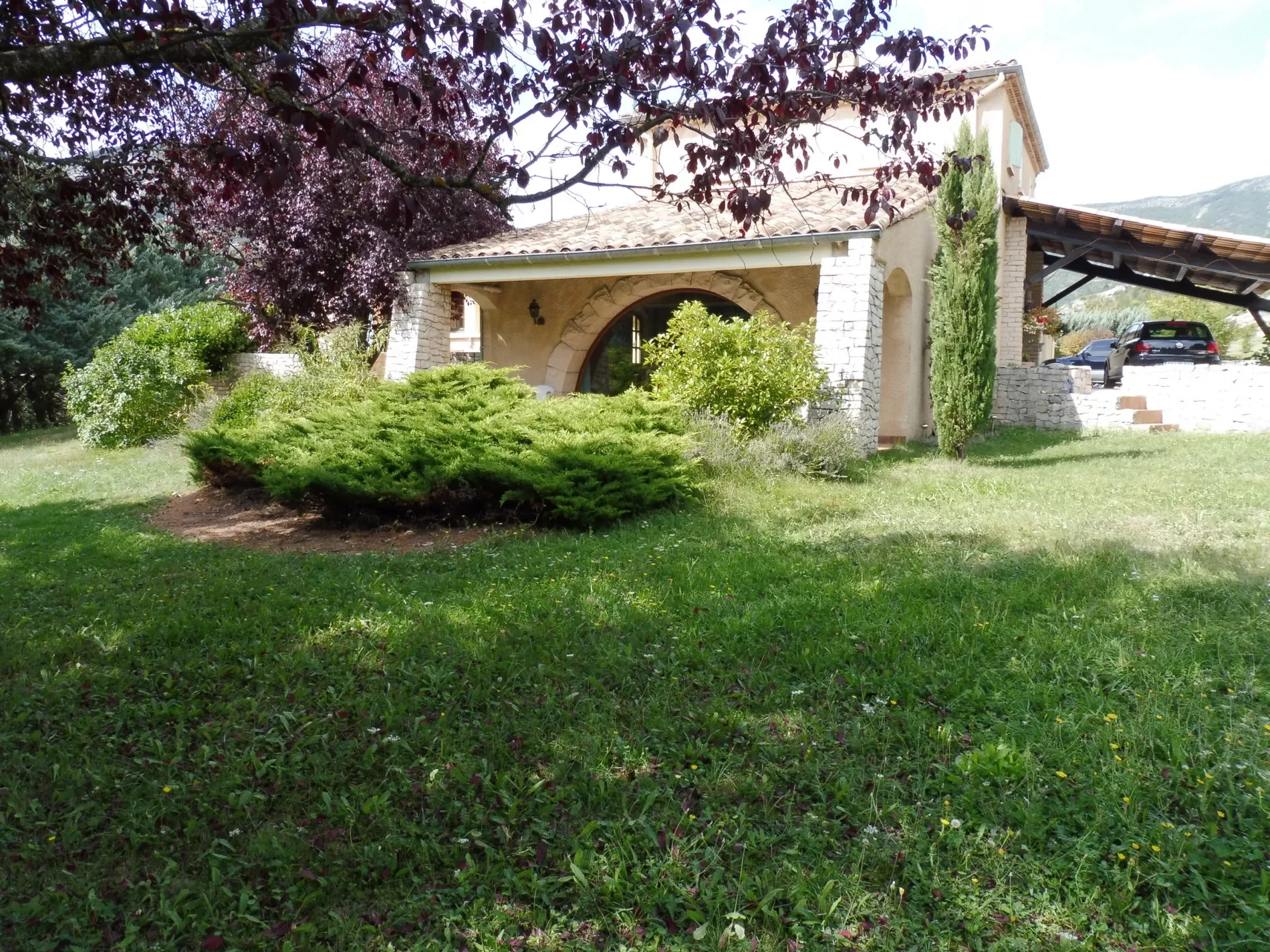 Exterior photo 5