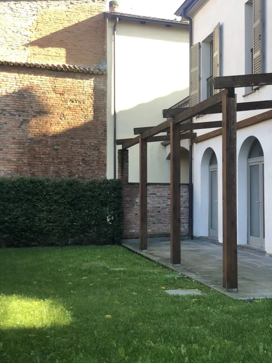 Exterior photo 4