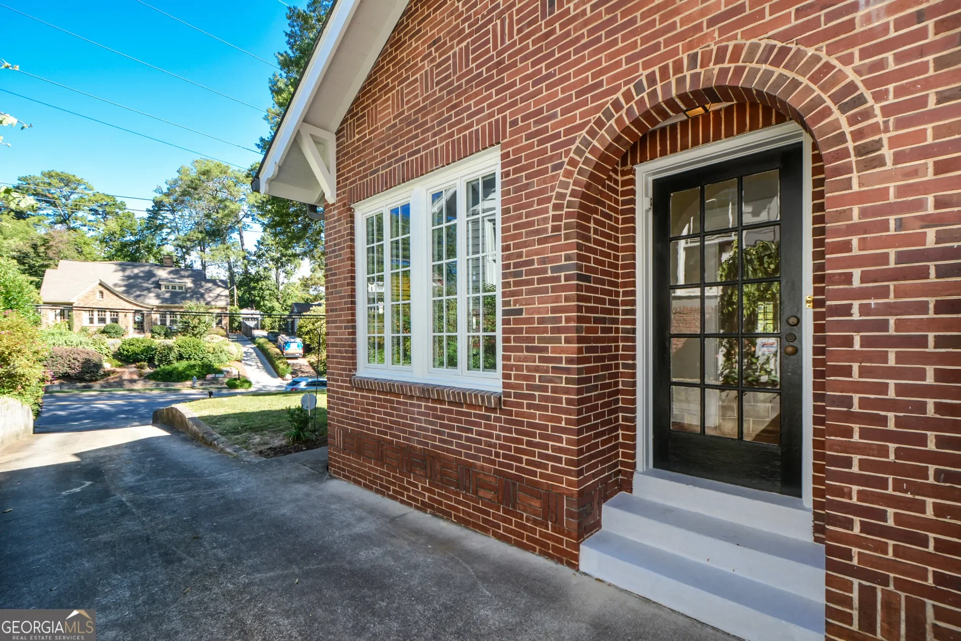 Exterior photo 6