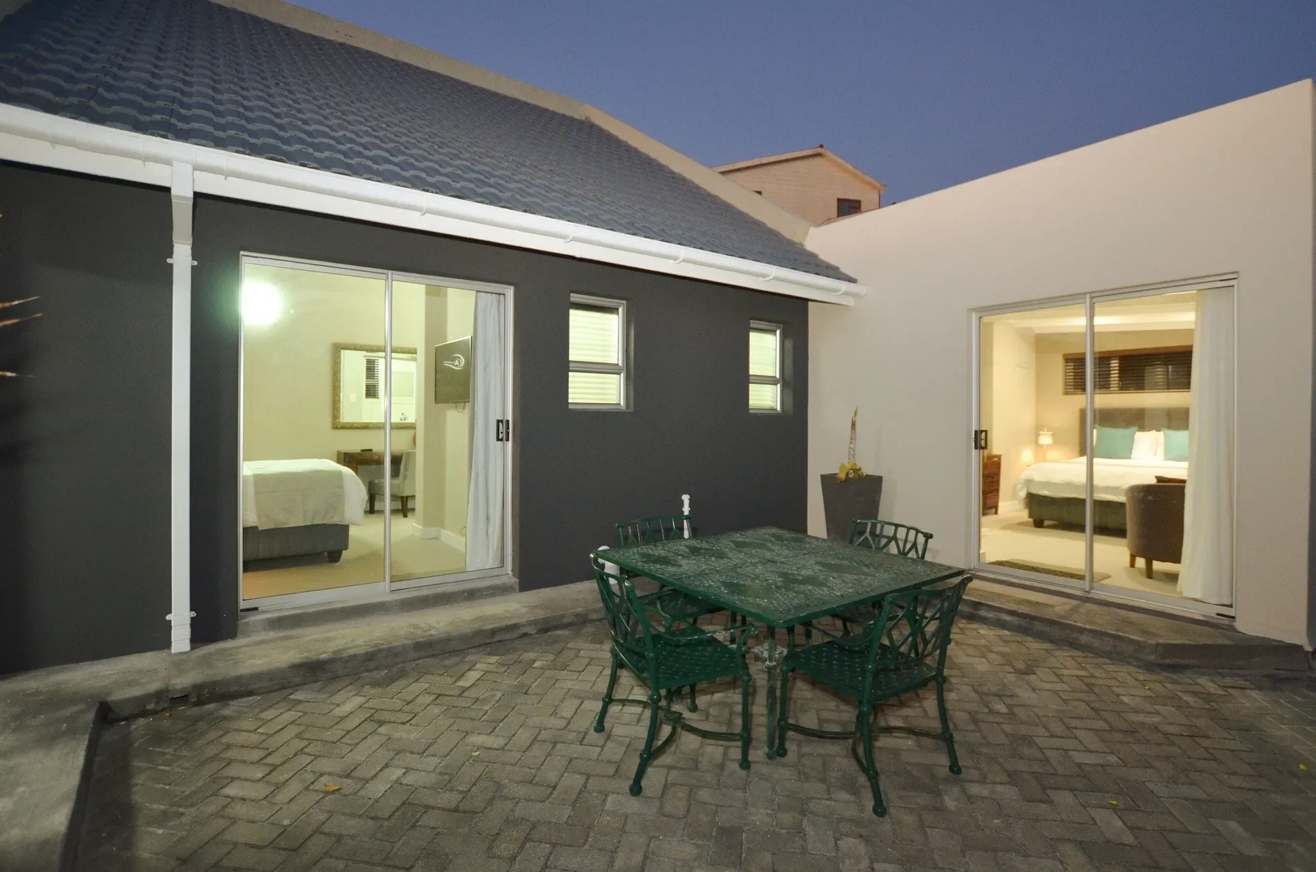 Exterior photo 7