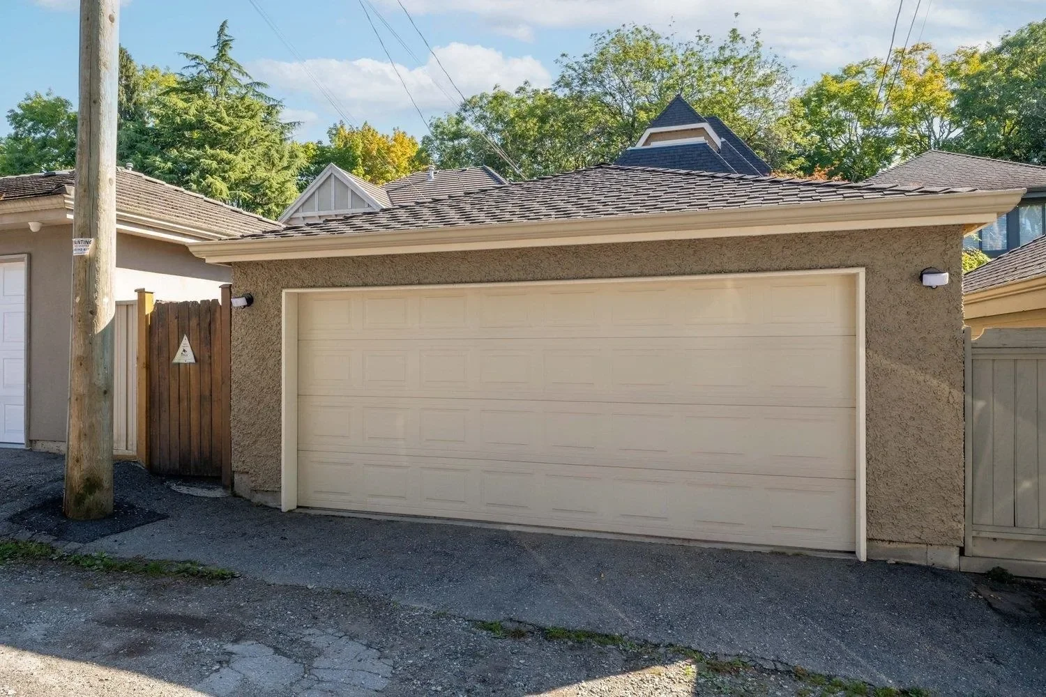 Exterior photo 7