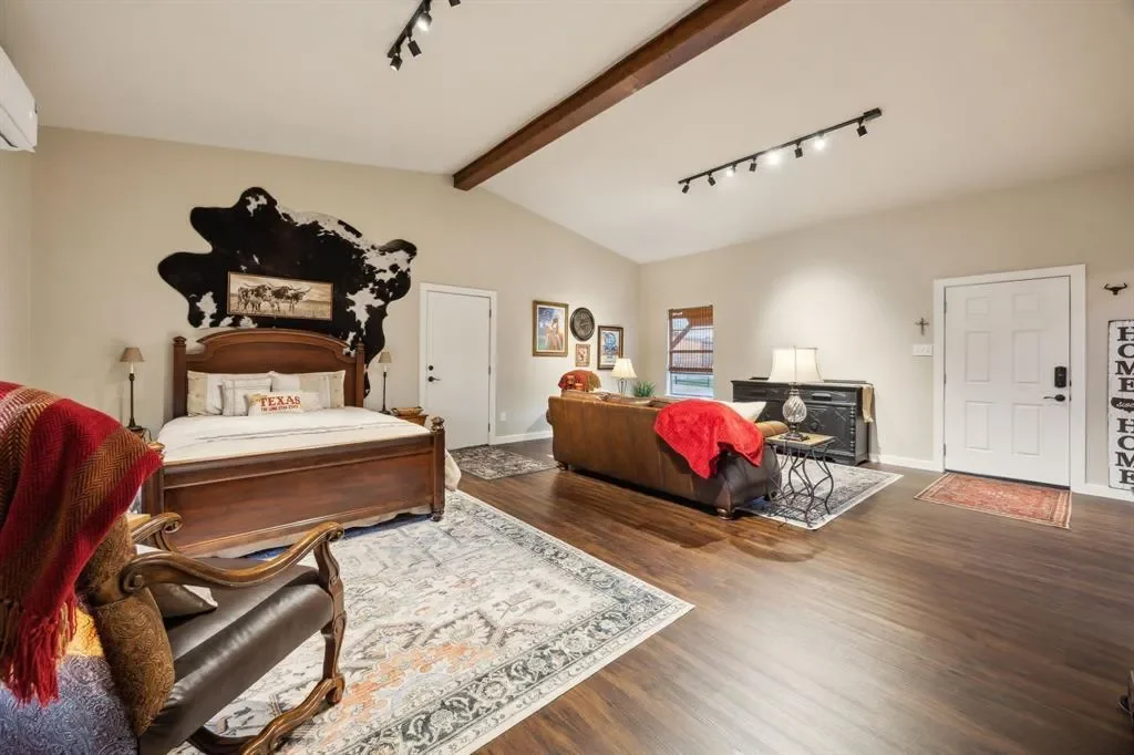 Gallery photo 2