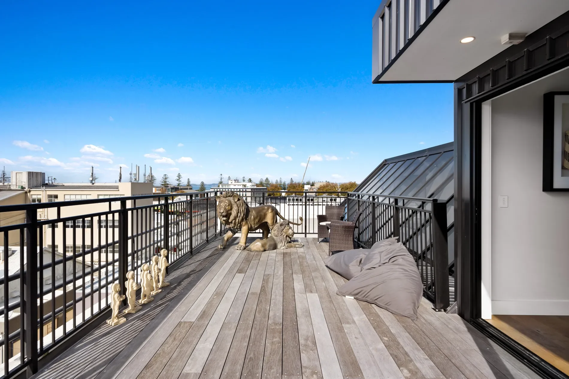 Exterior photo 3