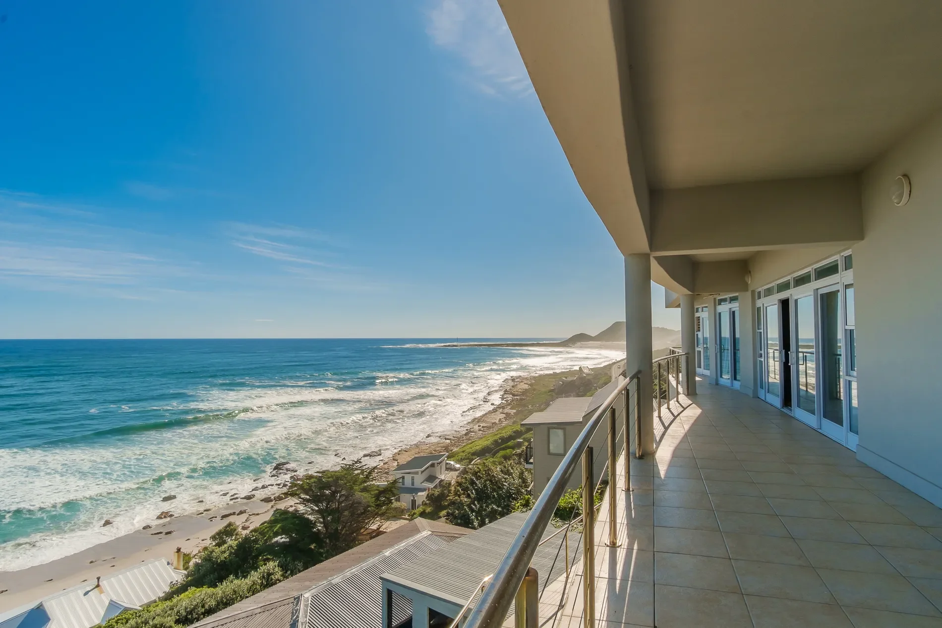 Exterior photo 6