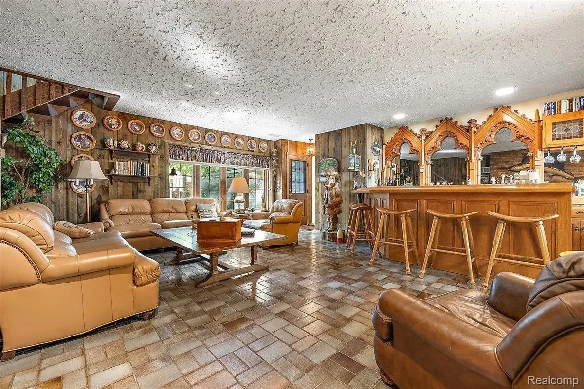 2236 Locklin Lane, West Bloomfield Charter Township, MI 48324, Orchard Lake Village, Michigan, United States. - Photo 13
