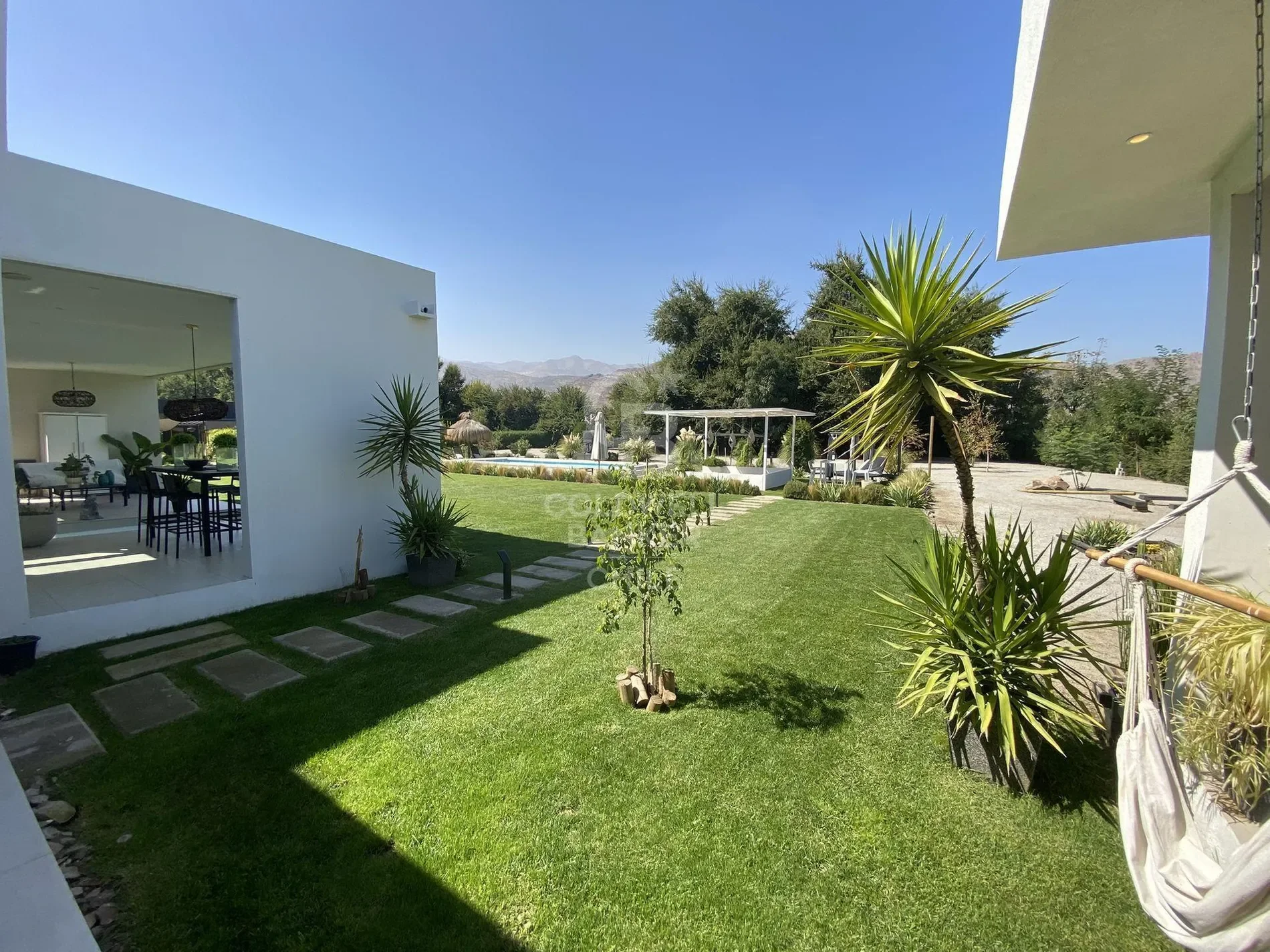 Exterior photo 4
