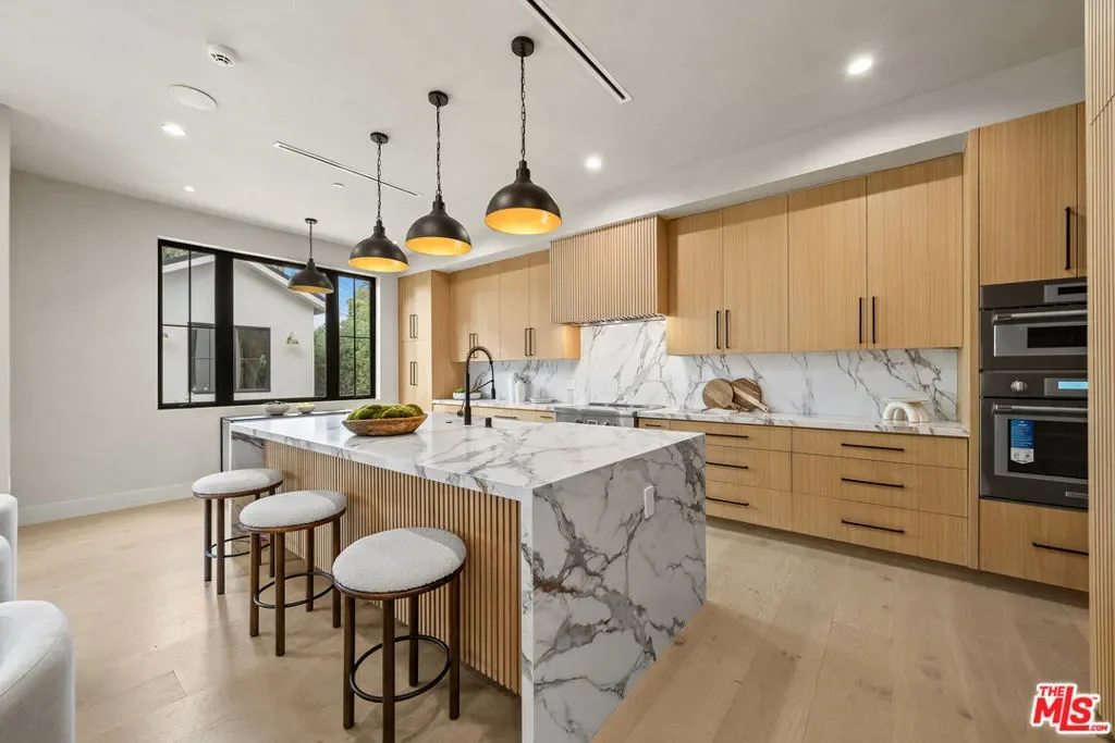 11317 Valley Spring Lane, Los Angeles, California, United States. - Photo 14