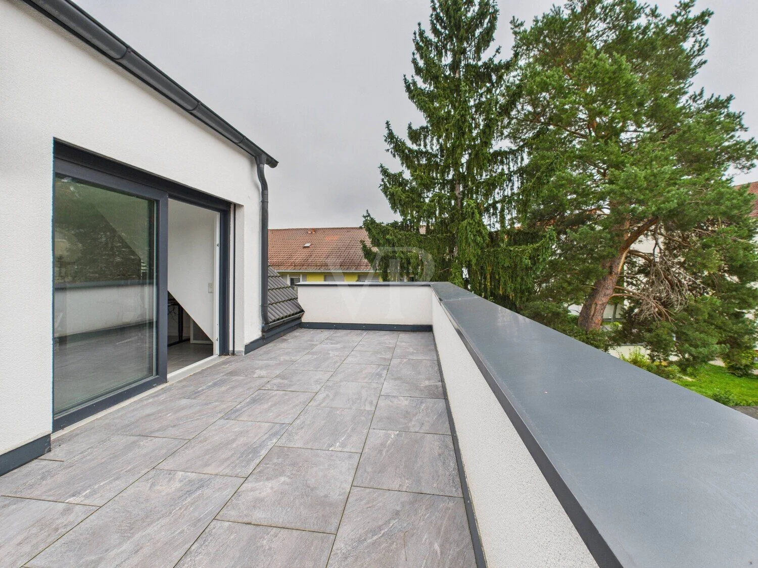 Exterior photo 2