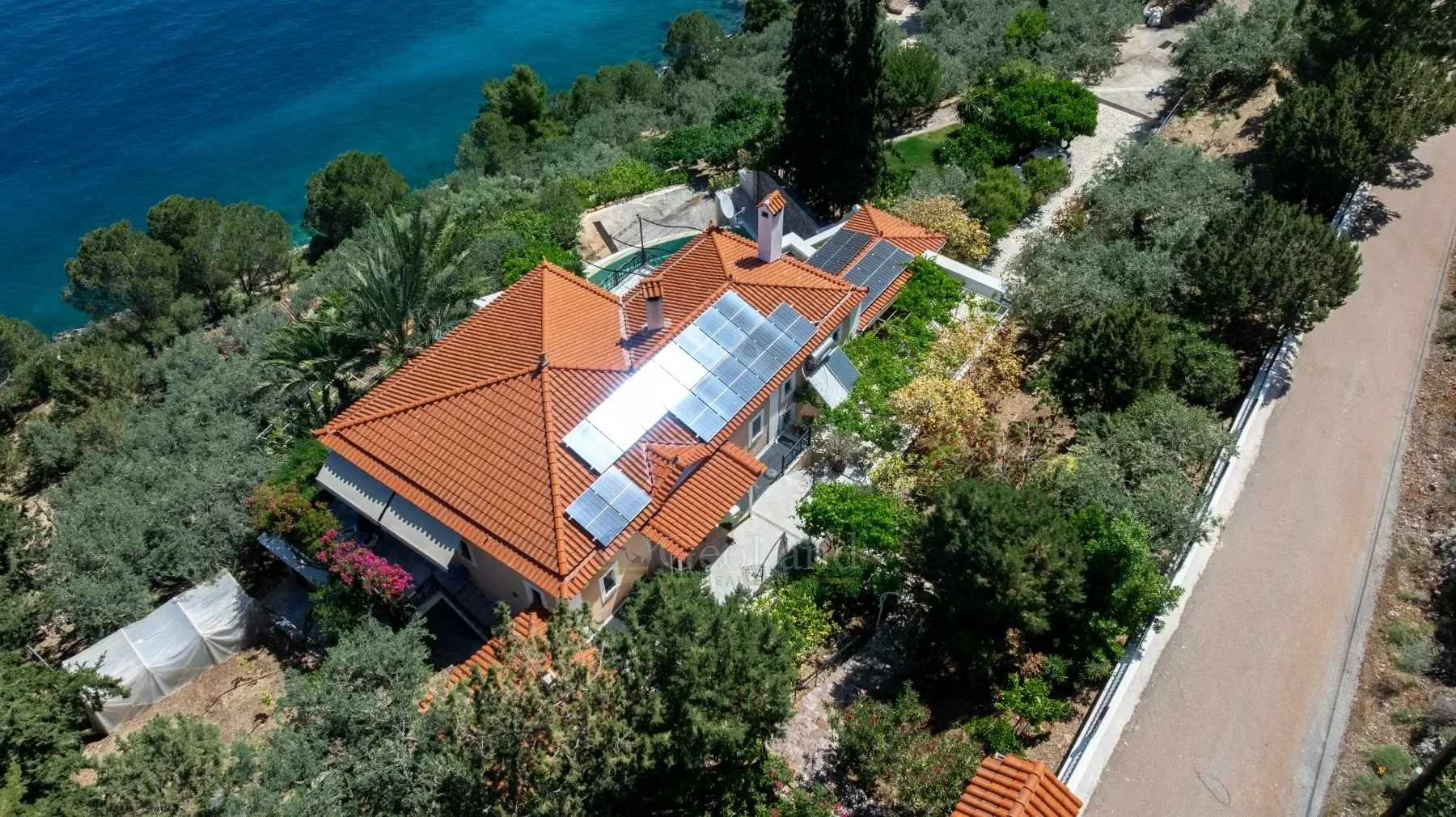 Exterior photo 6