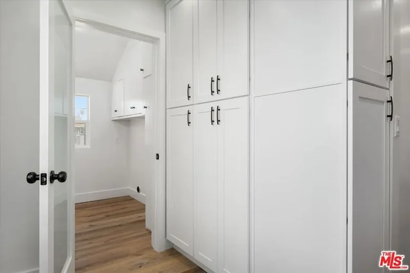 7045 Varna Avenue, Los Angeles, California, United States. - Photo 11