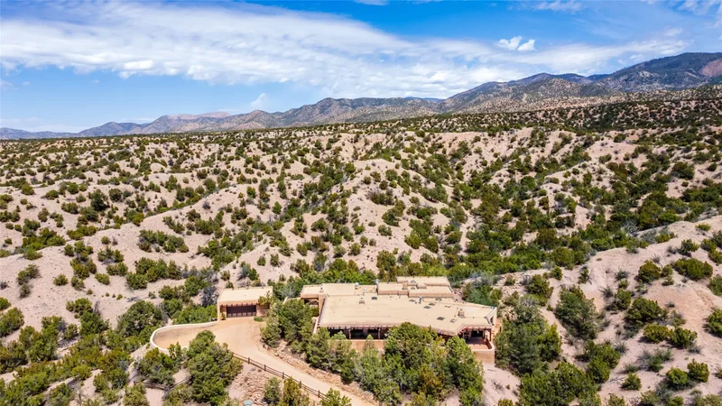 61 Calle Encanto, Santa Fe, NM 87506, Santa Fe, New Mexico, United States. - Photo 55