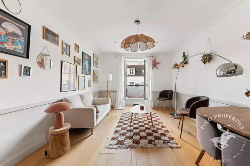 Refurbished apartment - Rue du Commerce