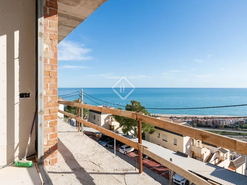 Botigues De Sitges House / Villa