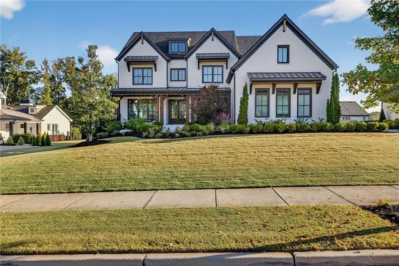 Single Family Residence in Alpharetta