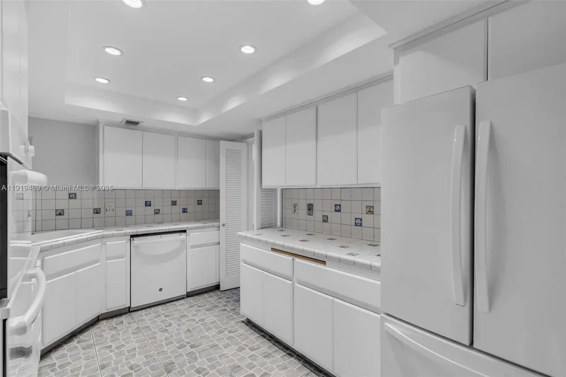 200 Ocean Lane Dr 407-GR09, Key Biscayne, Florida, United States. - Photo 32