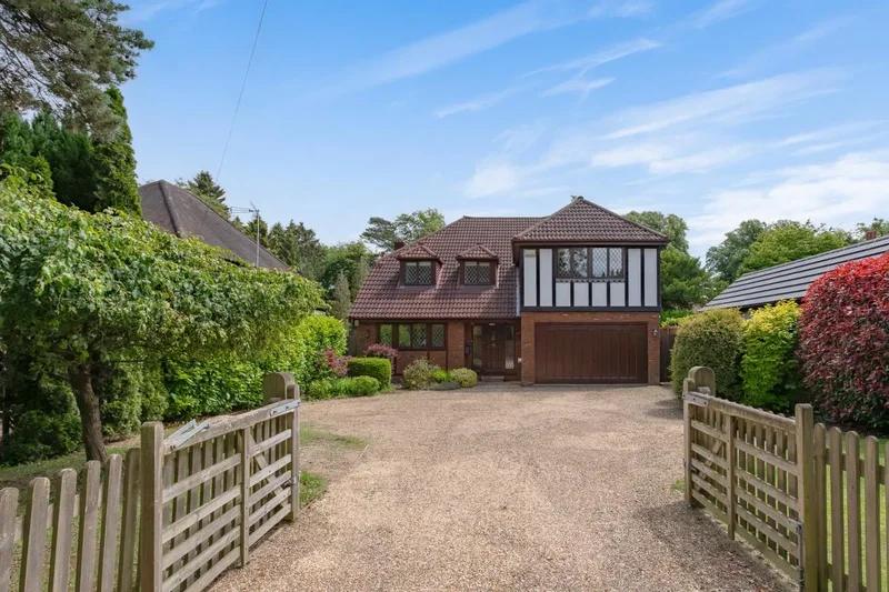Whyteleafe Road, Caterham, England, United Kingdom. - Photo 32