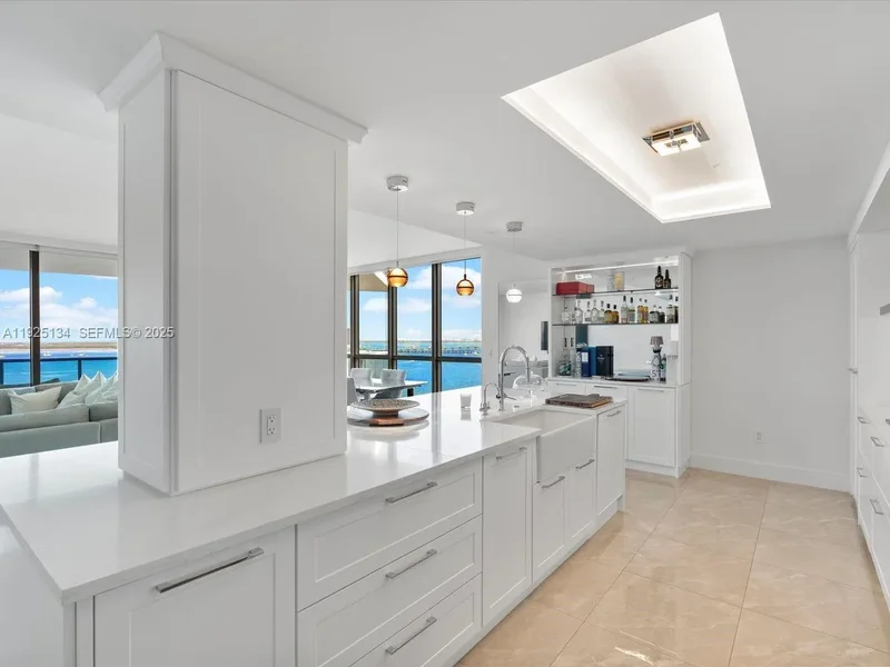 1331 Brickell Bay Dr 1811, Miami, Florida, United States. - Photo 12