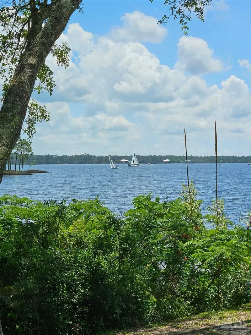 7693 Petersen Pt Rd, Milton, Fl, 32583