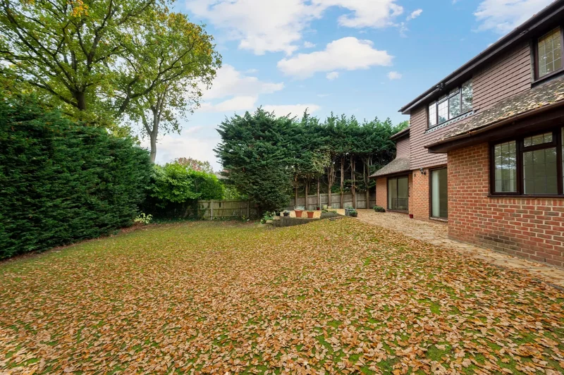 136 Coombe Lane West, New Malden, England, United Kingdom. - Photo 13