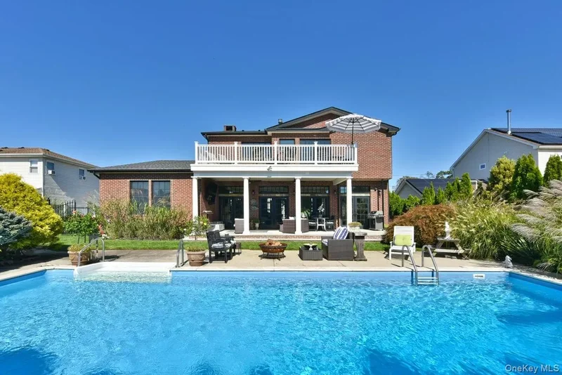 1974 Monroe Avenue, Bellmore, New York, United States. - Photo 6