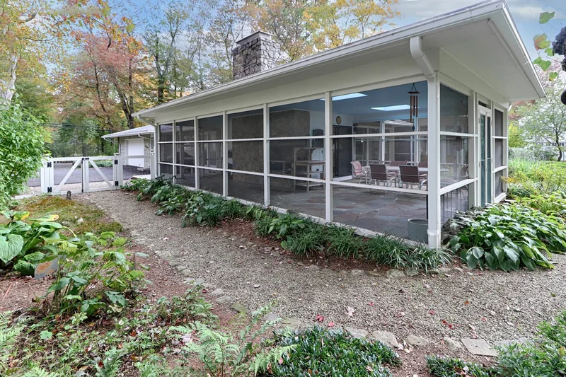 947 Galloping Hill Road, Fairfield, CT 06824, Fairfield, Connecticut, United States. - Photo 29