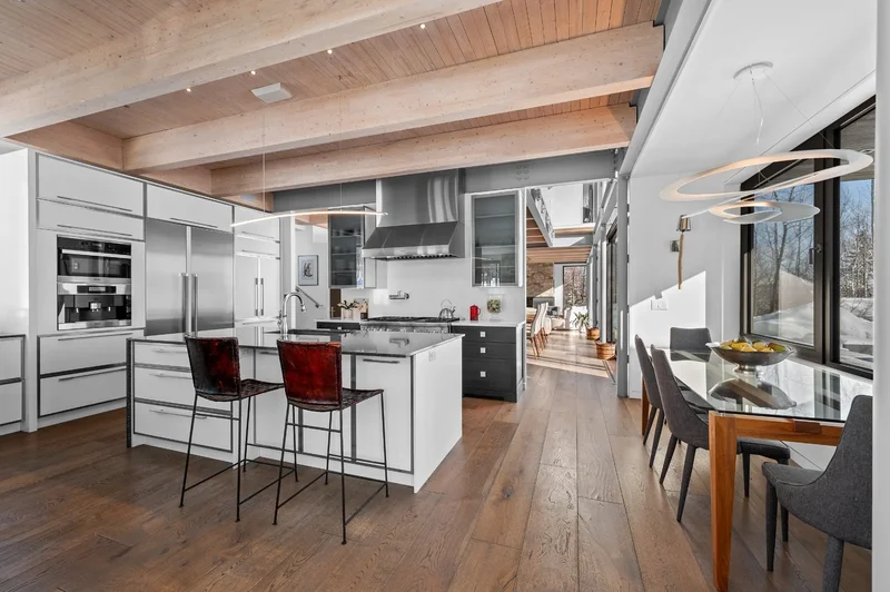 331 Ch. de l'Héritage, Saint-Sauveur, Quebec, Canada. - Photo 2