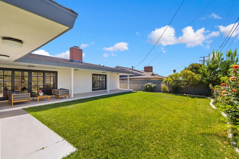 5949 South Garth Avenue , Los Angeles, CA 90056, Los Angeles, California, United States. - Photo 33
