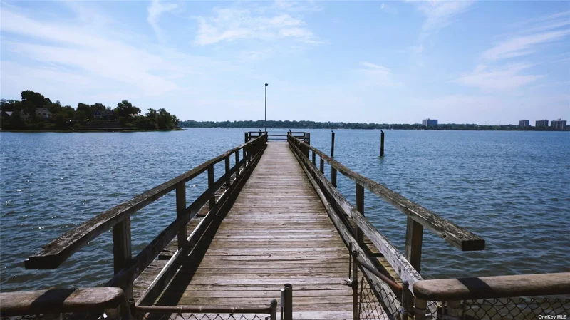 218 Middle Neck Road, #108, Great Neck, New York, United States. - Photo 8